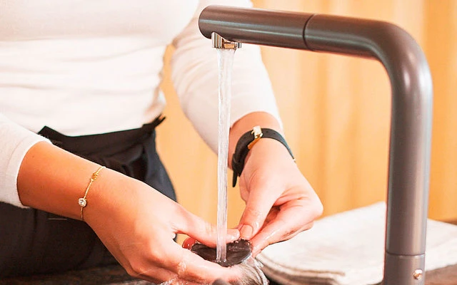 Silwy The One Metal Magnet Hook Incl. Metal Nano Gel Pad 6,5 Cm 2-pcs. Negro 8 Silwy The One Metal Magnet Hook Incl. Metal Nano Gel Pad 6,5 Cm 2-pcs. Negro - Imagen 6