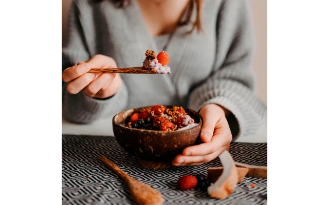 Juego De 2 Cáscaras De Coco Con Cuchara Y Soporte 5 Juego De 2 Cáscaras De Coco Con Cuchara Y Soporte - Imagen 3